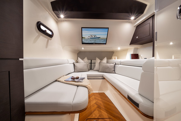 Boston Whaler 350 Realm фото 1.5