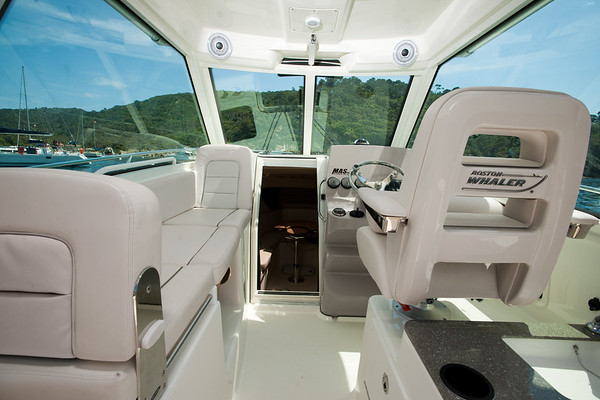 Boston Whaler 285 Conquest фото 1.9