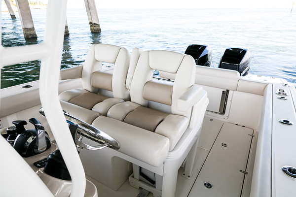 Boston Whaler 280 Outrage фото 1.6