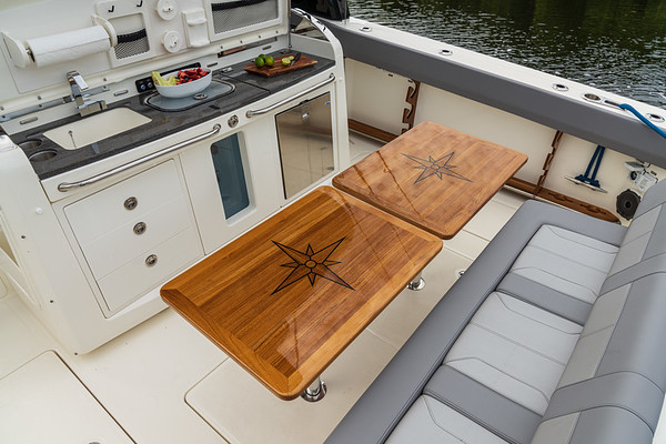 Boston Whaler 420 Outrage фото 1.8