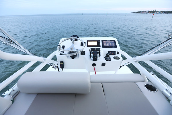 Boston Whaler 380 Outrage фото 1.8