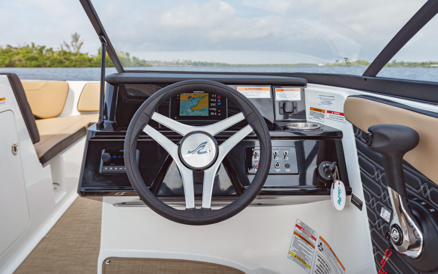 Sea Ray  190 SPX OB (Outboard) фото 1.5